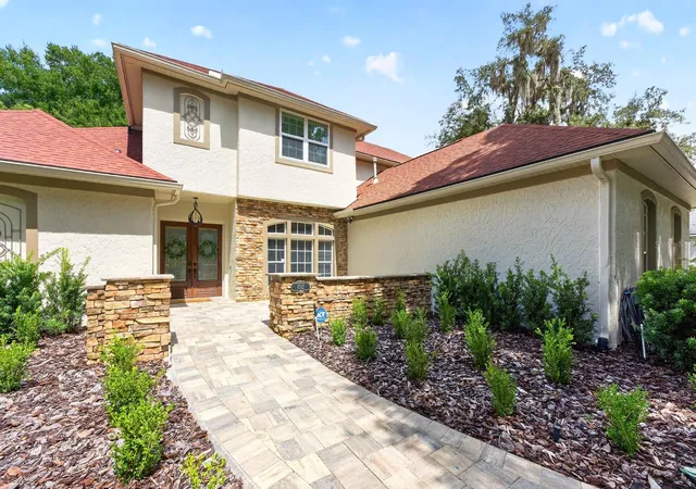 Photo 3 of Single family home for sale at 4512 Old Carriage Trl, Oviedo, FL 32765 | MLS# O6443608 | Listing updated on 2026-09-26