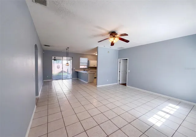 Photo 2 of Single family home for sale at 826 Hilly Bnd Dr, Apopka, FL 32712 | MLS# O6443609 | Listing updated on 2026-09-22