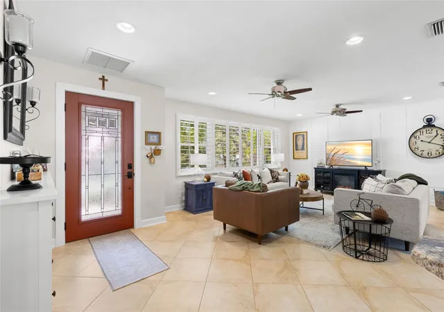 Photo 4 of Single family home for sale at 14271 Iroquois Ave, Largo, FL 33774 | MLS# TB8550772 | Listing updated on 2026-09-25