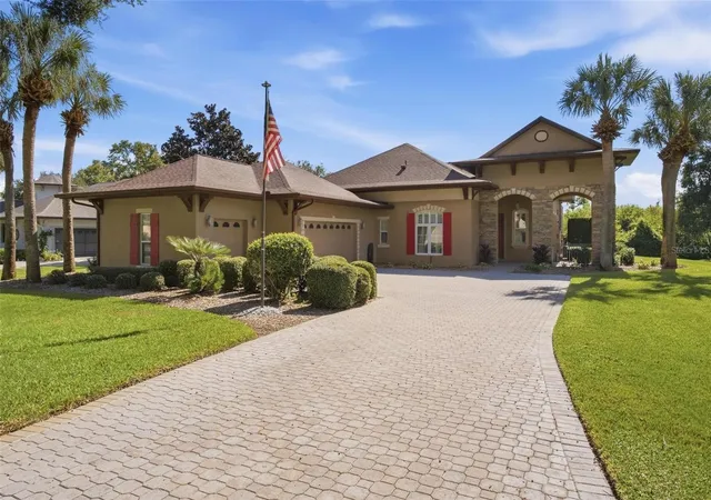 Single family home for sale at 39118 Griffin Landing, LADY LAKE, FL 32159 | MLS# G5118085