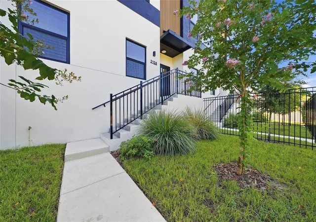 Photo 2 of Townhouse for sale at 2104 4th Street S #3, Saint Petersburg, FL 33705 | MLS# TB8550773 | Listing updated on 2026-10-04