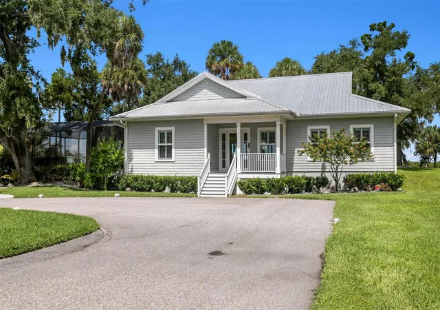 Photo 1 of Single family home for sale at 2805 Gulf City Rd, Ruskin, FL 33570 | MLS# TB8550774 | Listing updated on 2026-09-22