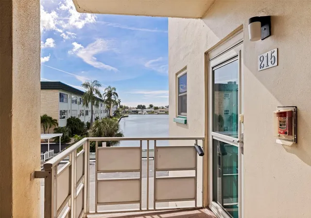 Listing Photo 4 - Condo for sale in building located at 2960 59Th St, Gulfport, FL 33707 - Unit #215