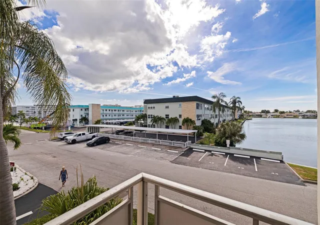 Listing Photo 5 - Condo for sale in building located at 2960 59Th St, Gulfport, FL 33707 - Unit #215