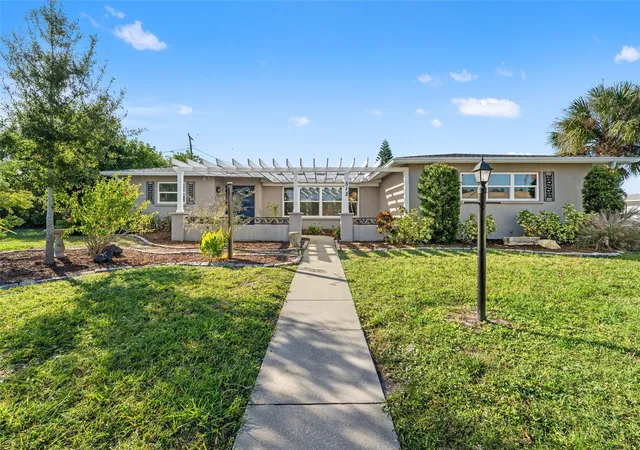 Single family home for sale at 512 Glen Oak Rd, VENICE, FL 34293 | MLS# N6145866