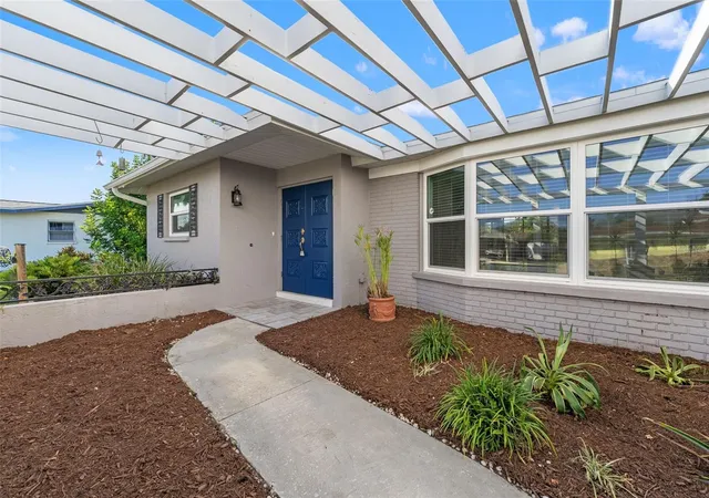 Photo 2 of Single family home for sale at 512 Glen Oak Rd, Venice, FL 34293 | MLS# N6145866 | Listing updated on 2026-10-29