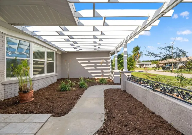 Photo 3 of Single family home for sale at 512 Glen Oak Rd, Venice, FL 34293 | MLS# N6145866 | Listing updated on 2026-10-29