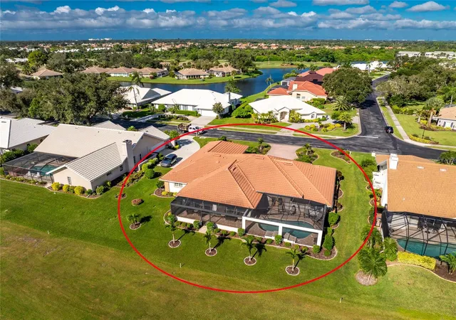 Photo 2 of Single family home for sale at 810 Carnoustie Dr, Venice, FL 34293 | MLS# N6145867 | Listing updated on 2026-10-09