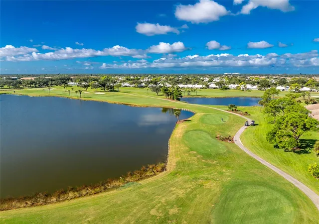 Photo 3 of Single family home for sale at 810 Carnoustie Dr, Venice, FL 34293 | MLS# N6145867 | Listing updated on 2026-10-09