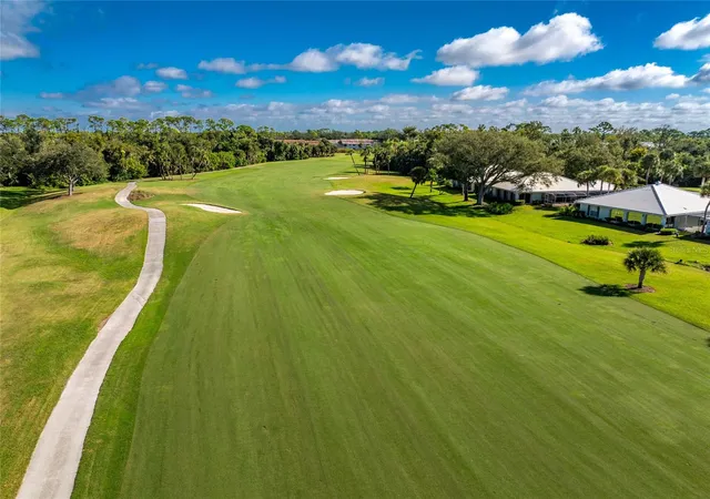 Photo 4 of Single family home for sale at 810 Carnoustie Dr, Venice, FL 34293 | MLS# N6145867 | Listing updated on 2026-10-10