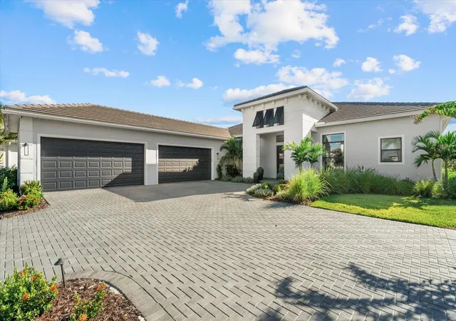 Photo 4 of Single family home for sale at 4588 Mondrian Ct, Sarasota, FL 34240 | MLS# A4706898 | Listing updated on 2026-09-22
