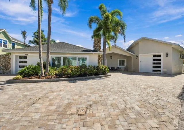 Photo 4 of Single family home for sale at 3905 Fontainebleau Dr, Tampa, FL 33634 | MLS# TB8550813 | Listing updated on 2026-10-02