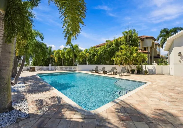 Photo 2 of Single family home for sale at 3905 Fontainebleau Dr, Tampa, FL 33634 | MLS# TB8550813 | Listing updated on 2026-10-02