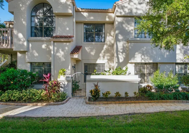 Condo for sale at 301 Los Prados Dr #301, SAFETY HARBOR, FL 34695 | MLS# TB8550817