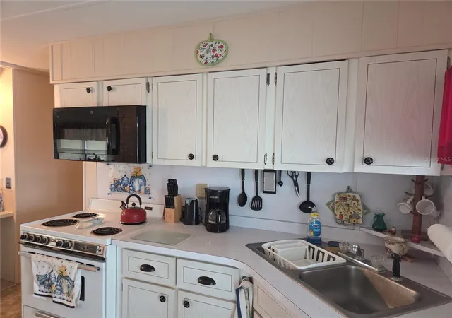 Photo 4 of Manufactured home for sale at 7478 Western Cir Dr, Brooksville, FL 34613 | MLS# W7889698 | Listing updated on 2026-09-22