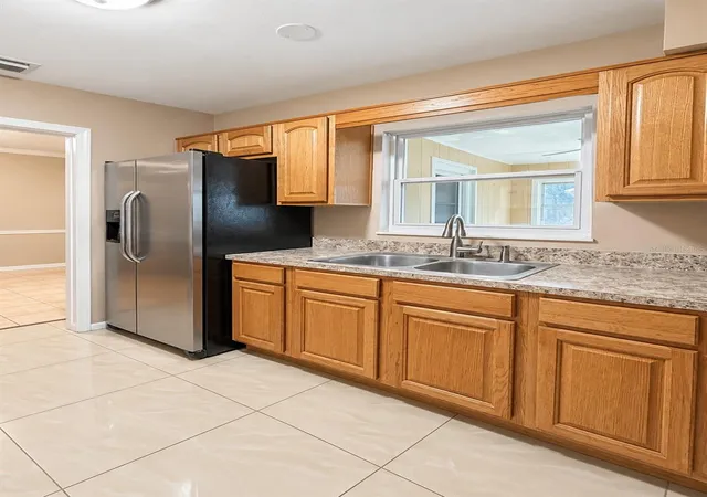 Photo 4 of Single family home for sale at 109 W Grapefruit Cir, Clearwater, FL 33759 | MLS# TB8550829 | Listing updated on 2026-09-22