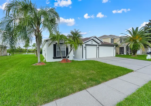 Photo 3 of Single family home for sale at 831 Belhaven Dr, Orlando, FL 32828 | MLS# G5118089 | Listing updated on 2026-10-02