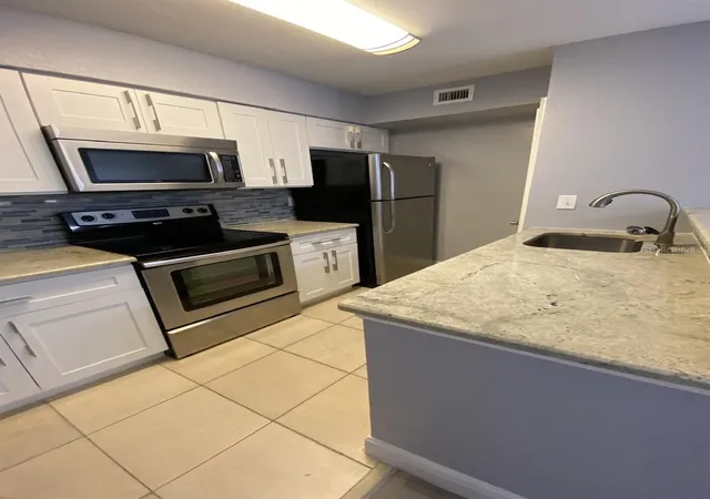 Photo 2 of Condo for sale at 5124 Park Central Dr #513, Orlando, FL 32839 | MLS# O6443659 | Listing updated on 2026-10-01