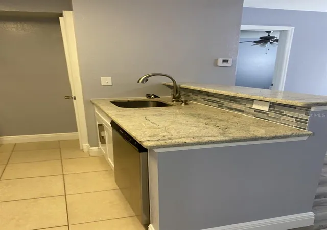 Listing Photo 4 - Condo for sale in building located at 5124 Park Central Dr, Orlando, FL 32839 - Unit #513