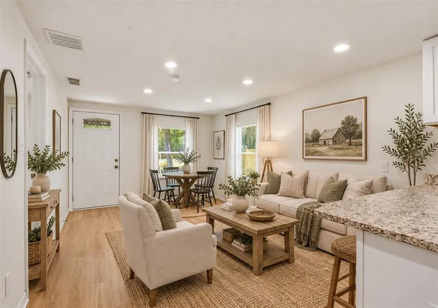 Photo 2 of Single family home for sale at 816 Woodland Ave, Leesburg, FL 34748 | MLS# G5118093 | Listing updated on 2026-09-22