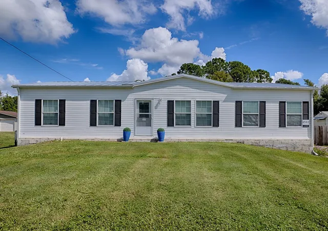 Photo 3 of Manufactured home for sale at 5417 Eagles Nest Rd, Fruitland Park, FL 34731 | MLS# G5118095 | Listing updated on 2026-09-24