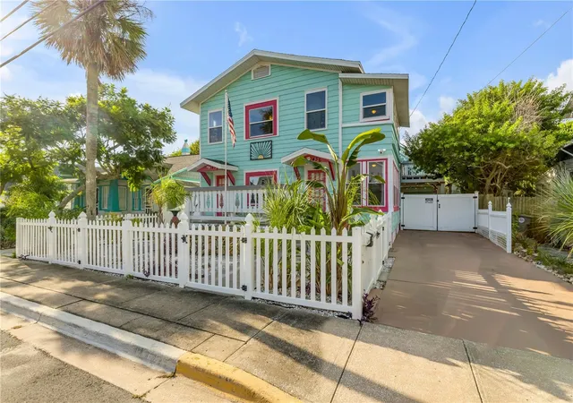 Listing Photo 4 - Condo for sale in building located at 436 Vermont Ave, DAYTONA BEACH, FL 32118