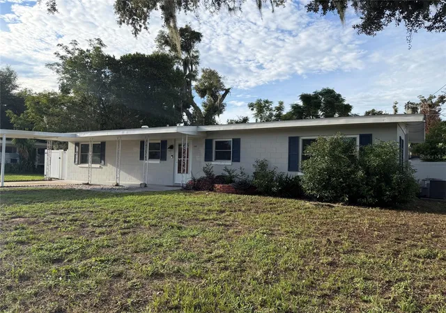 Photo 1 of Sale Pending at 303 Windemere Ave, Eustis, FL 32726 | MLS# O6443671 | Listing updated on 2026-09-25