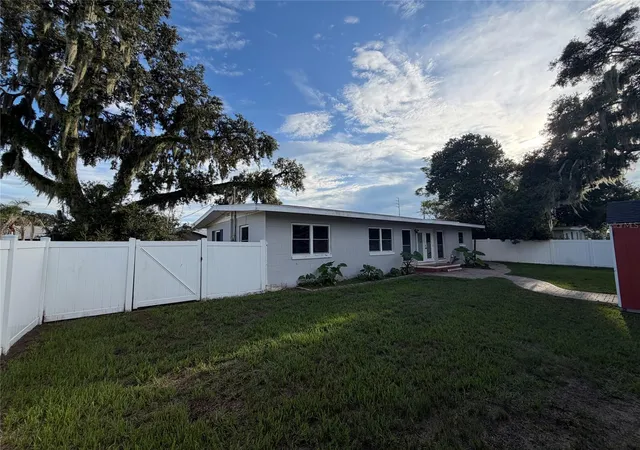 Photo 2 of Sale Pending at 303 Windemere Ave, Eustis, FL 32726 | MLS# O6443671 | Listing updated on 2026-09-25