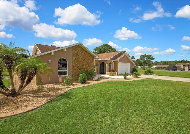 Photo 2 of Single family home for sale at 8098 Shorecrest Ct, Spring Hill, FL 34606 | MLS# W7889699 | Listing updated on 2026-09-29