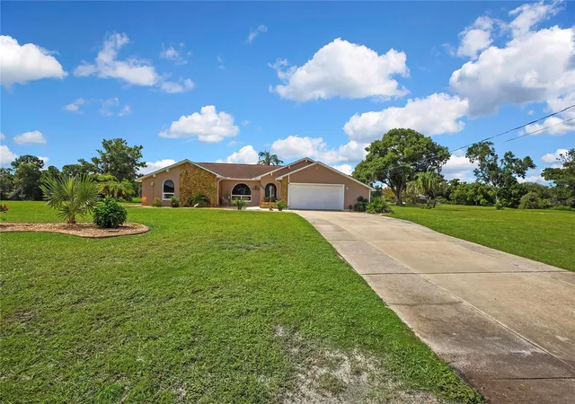 Photo 3 of Single family home for sale at 8098 Shorecrest Ct, Spring Hill, FL 34606 | MLS# W7889699 | Listing updated on 2026-09-29