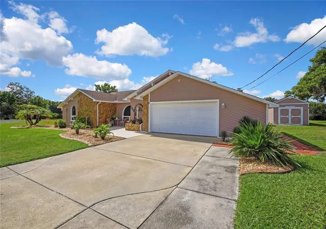 Photo 3 of Single family home for sale at 8098 Shorecrest Ct, Spring Hill, FL 34606 | MLS# W7889699 | Listing updated on 2026-09-29