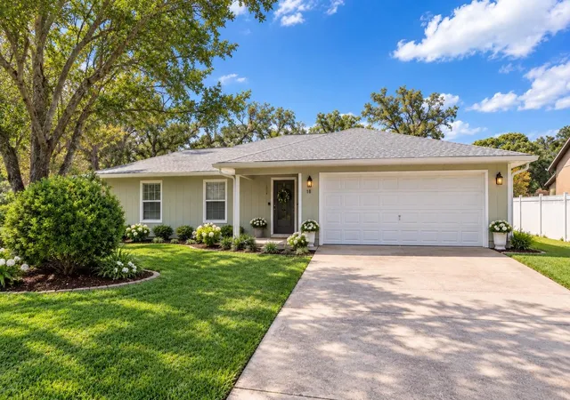 Photo 1 of Single family home for sale at 18 Fir Trl, Ocala, FL 34472 | MLS# OM732668 | Listing updated on 2026-10-06