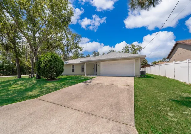 Photo 2 of Single family home for sale at 18 Fir Trl, Ocala, FL 34472 | MLS# OM732668 | Listing updated on 2026-10-06