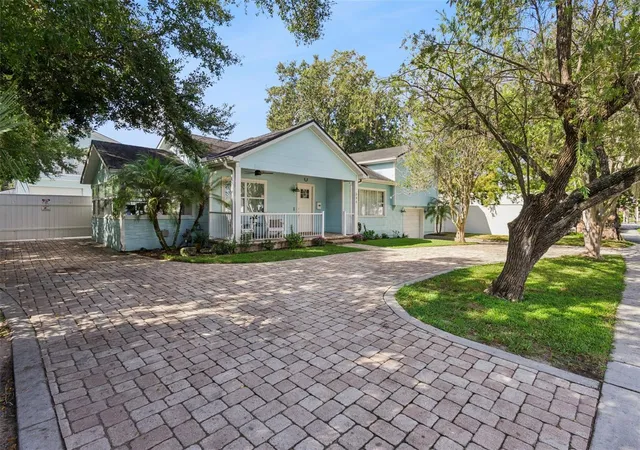 Photo 2 of Single family home for sale at 644 W Winter Park St, Orlando, FL 32804 | MLS# O6443687 | Listing updated on 2026-10-08