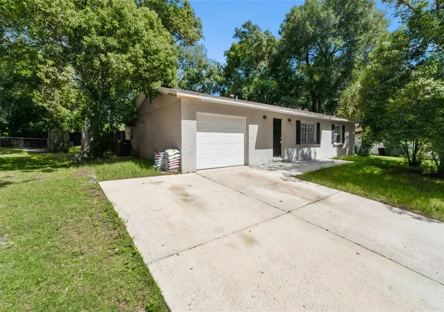 Photo 2 of Single family home for sale at 241 Loch Low Dr, Sanford, FL 32773 | MLS# O6443690 | Listing updated on 2026-10-08