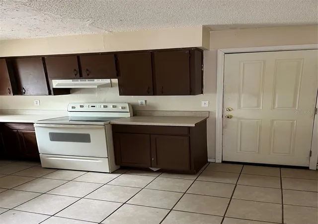 Photo 3 of Multi family home for sale at 1104 Birchwood Ct, Leesburg, FL 34748 | MLS# G5118099 | Listing updated on 2026-09-22