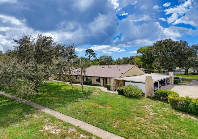 Listing Photo 5 - Condo for sale in building located at 8330 High Pt Cir, PORT RICHEY, FL 34668 - Unit #6