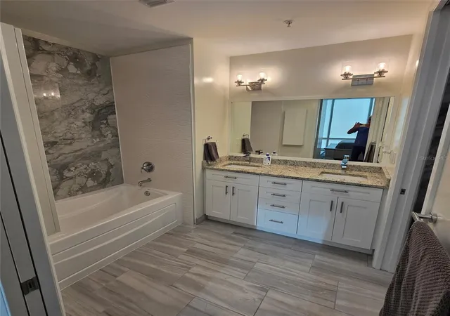 Photo 3 of Condo for sale at 150 E Robinson St #2409, Orlando, FL 32801 | MLS# O6443710 | Listing updated on 2026-09-25
