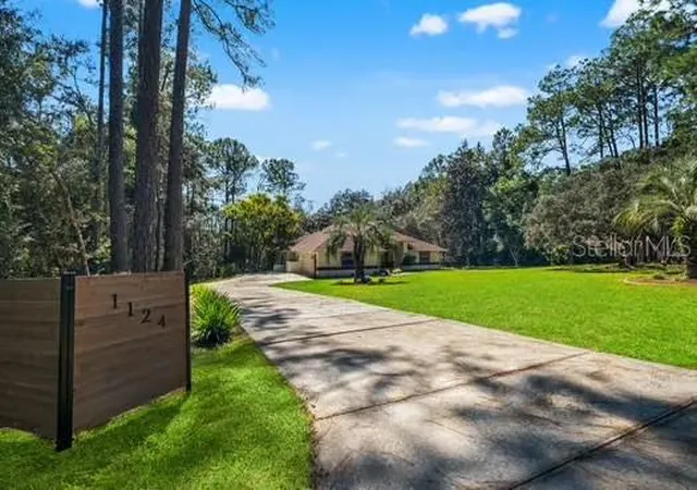 Photo 2 of Single family home for sale at 1124 W Pearson St, Hernando, FL 34442 | MLS# TB8550908 | Listing updated on 2026-10-19