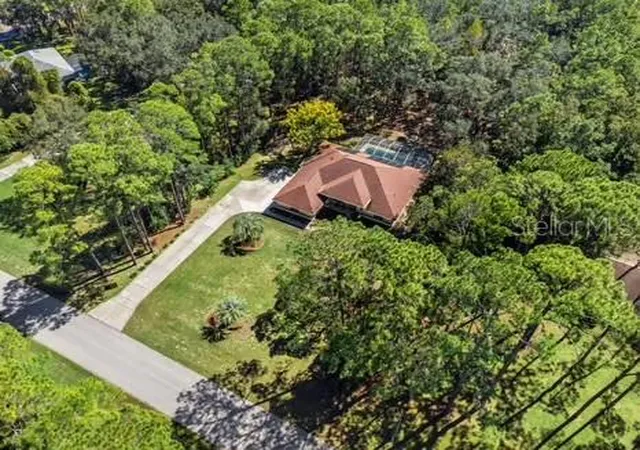 Photo 4 of Single family home for sale at 1124 W Pearson St, Hernando, FL 34442 | MLS# TB8550908 | Listing updated on 2026-10-19