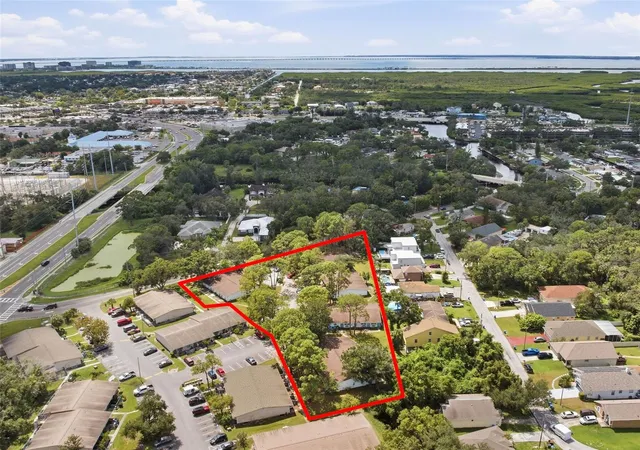 Listing Photo 2 - Condo for sale in building located at 5901 Bryce Ln, TAMPA, FL 33615