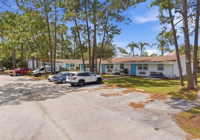 Listing Photo 3 - Condo for sale in building located at 5901 Bryce Ln, TAMPA, FL 33615