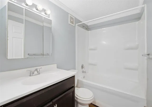 Listing Photo 5 - Condo for sale in building located at 5901 Bryce Ln, TAMPA, FL 33615
