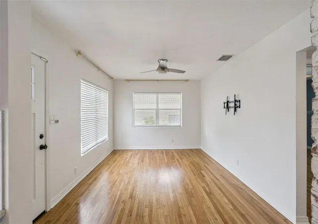Photo 4 of Single family home for sale at 2808 E Pine St, Orlando, FL 32803 | MLS# O6443714 | Listing updated on 2026-10-28