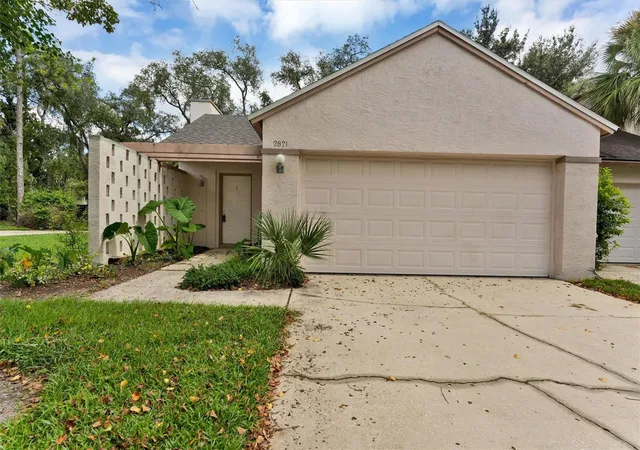 Photo 2 of Sale Pending at 2821 Spyglass Cvs, Longwood, FL 32779 | MLS# S5158048 | Listing updated on 2026-10-02