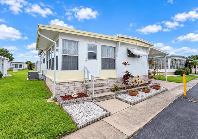 Photo 2 of Manufactured home for sale at 41 Pindo Palm St E #41, Largo, FL 33770 | MLS# TB8550915 | Listing updated on 2026-09-29