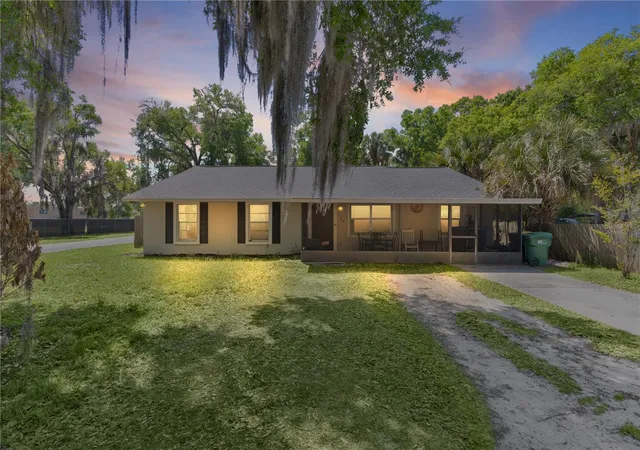 Photo 1 of Single family home for sale at 1124 Grant Ave, Mount Dora, FL 32757 | MLS# O6443720 | Listing updated on 2026-09-23