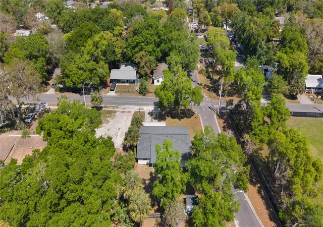 Photo 2 of Single family home for sale at 1124 Grant Ave, Mount Dora, FL 32757 | MLS# O6443720 | Listing updated on 2026-09-23
