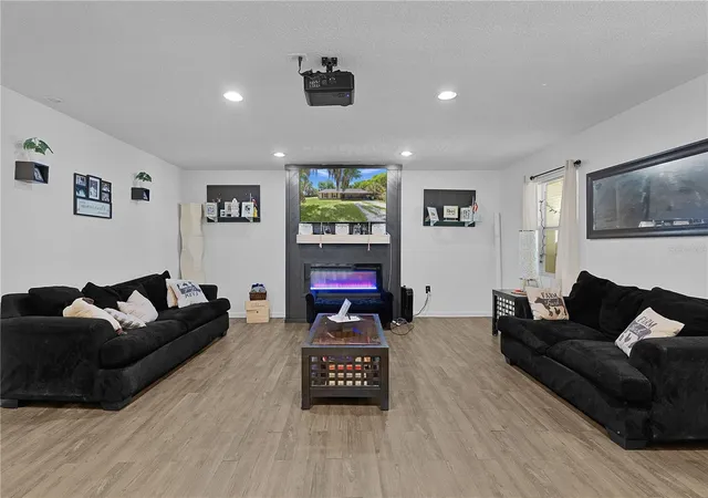 Photo 3 of Single family home for sale at 1124 Grant Ave, Mount Dora, FL 32757 | MLS# O6443720 | Listing updated on 2026-09-23