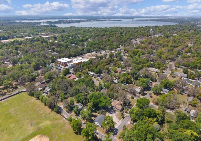 Photo 4 of Single family home for sale at 1124 Grant Ave, Mount Dora, FL 32757 | MLS# O6443720 | Listing updated on 2026-09-23